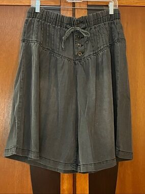 NWT Easel Elastic Waist w/Drawstring Button Front Washed Black Shorts